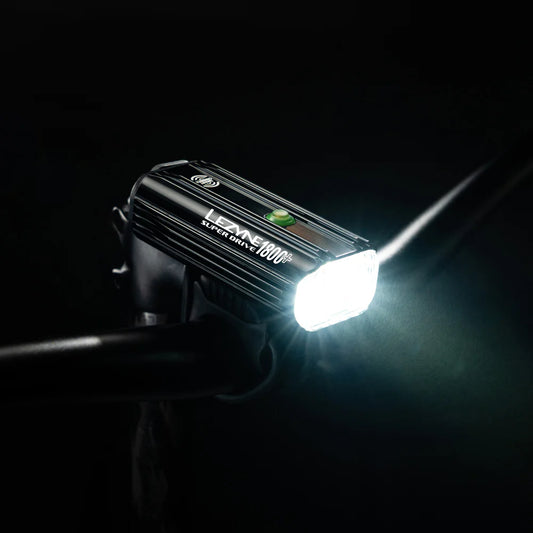 Lezyne Super Drive 1800+ Smart – éclairage avant vélo 1800 lumens